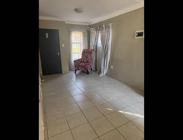 3 BEDROOM TOWNHOUSE FOR SALE IN BLUE HILLS